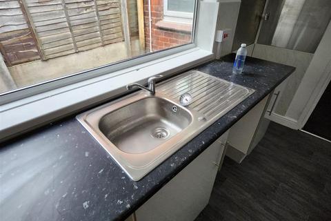 5 bedroom house to rent, Marsh Lane, West Bromwich