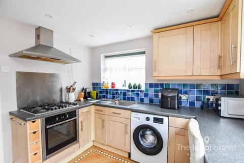 25 Hereford Close, Epsom, KT18 5DZ