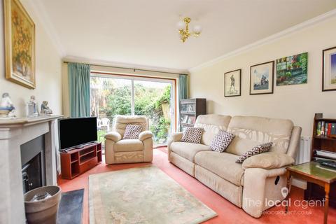 25 Hereford Close, Epsom, KT18 5DZ
