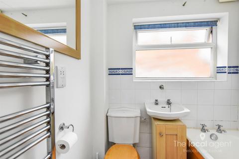 25 Hereford Close, Epsom, KT18 5DZ