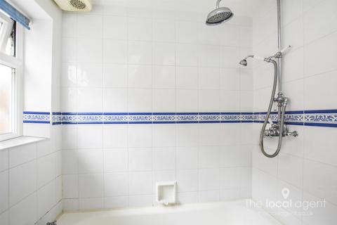25 Hereford Close, Epsom, KT18 5DZ