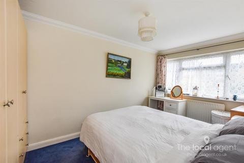 25 Hereford Close, Epsom, KT18 5DZ