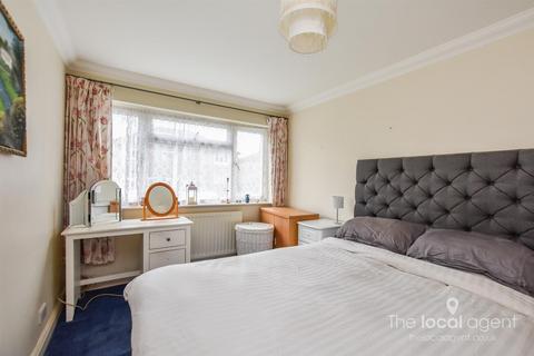 25 Hereford Close, Epsom, KT18 5DZ