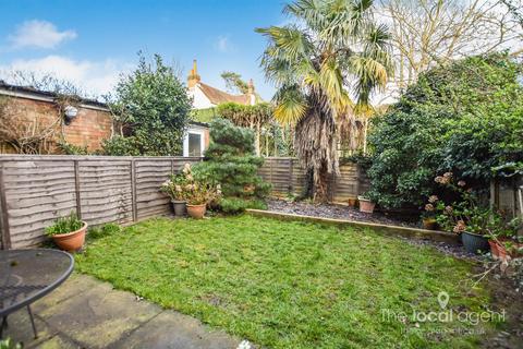 25 Hereford Close, Epsom, KT18 5DZ