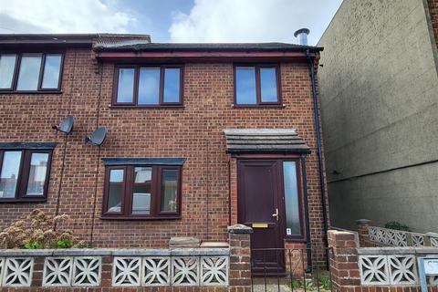 3 bedroom end of terrace house to rent, Star Mill Lane, Chatham