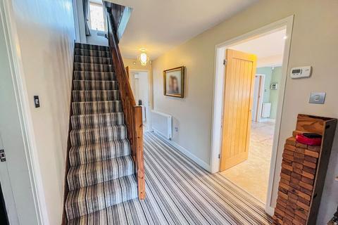 3 bedroom detached house for sale, Horninglow Road North, Burton-on-trent DE13