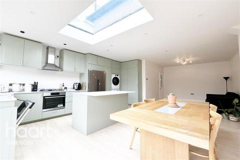4 bedroom semi-detached house to rent, Lodore Gardens, NW9