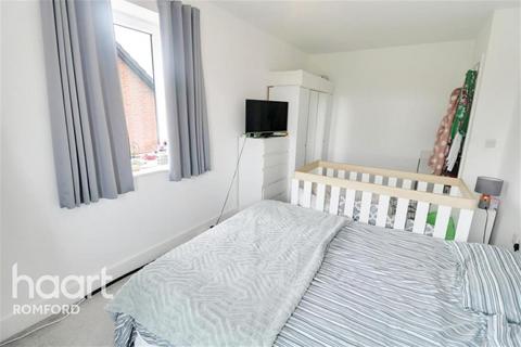 2 bedroom flat to rent, Quartz Court - Romford - RM7