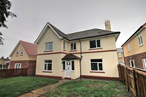 4 bedroom detached house to rent, Durham Road, Spennymoor, County Durham, DL16