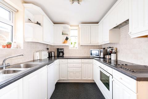 81 Dinglederry, Olney, MK46 5ET