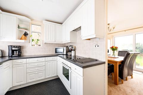 81 Dinglederry, Olney, MK46 5ET