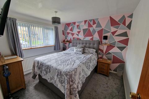 8 Beechwood Drive, Crewkerne, TA18 7BY