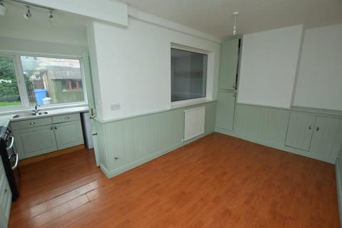 3 bedroom semi-detached house to rent, Newlands Park Avenue, Scarborough YO12