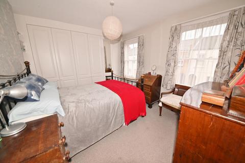 16 Hamilton Road, Twickenham, TW2 6SN