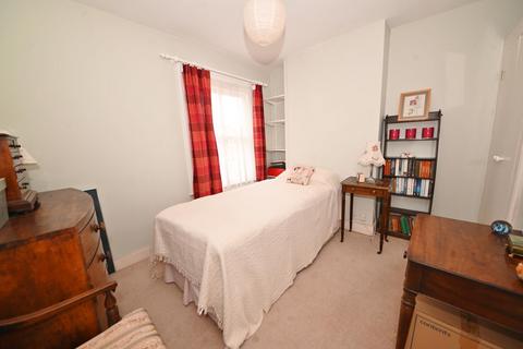 16 Hamilton Road, Twickenham, TW2 6SN