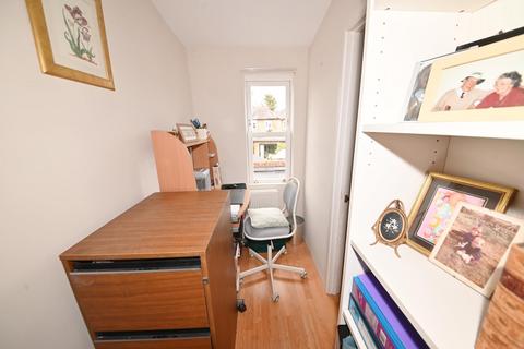16 Hamilton Road, Twickenham, TW2 6SN