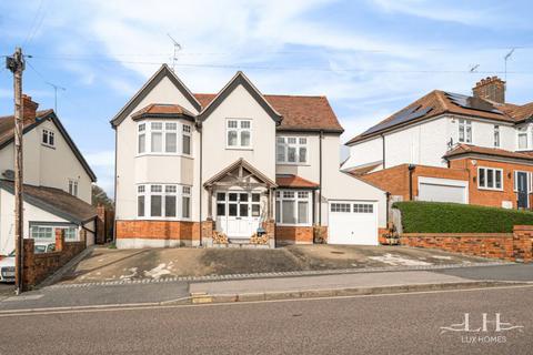 4 bedroom detached house for sale, Headley Chase, Brentwood