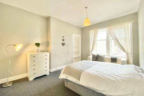 2 bedroom flat to rent, Baker Street, Stirling FK8