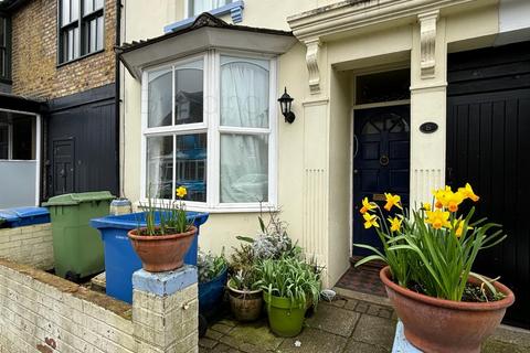 3 bedroom terraced house for sale, Queens Road, Faversham ME13