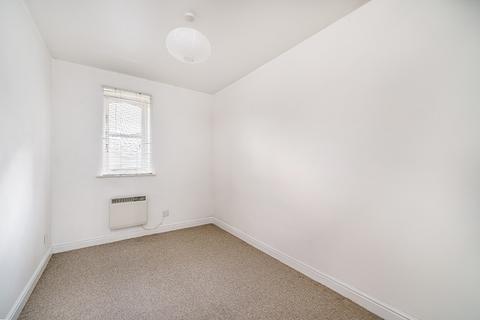 2 bedroom ground floor flat to rent, Harlinger Street, London SE18