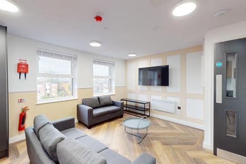 5 bedroom flat to rent, Thurloe Street, Manchester M14