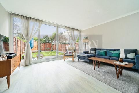 38 Woodmere, London, SE9 5NT