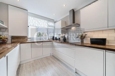 38 Woodmere, London, SE9 5NT