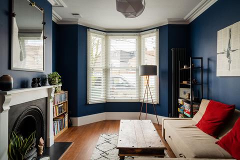 128 Leslie Road, London, E11 4HG