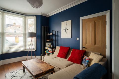128 Leslie Road, London, E11 4HG
