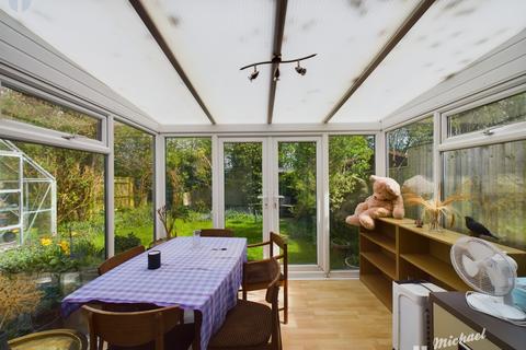 2 bedroom bungalow for sale, Eden Close, Aylesbury, Buckinghamshire