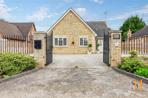 4 bedroom detached house for sale, Sugden Avenue, Wickford, Essex, SS12