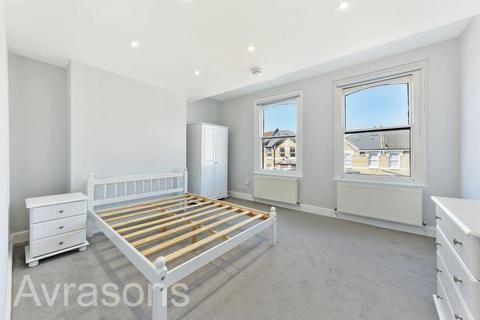 3 bedroom flat to rent, MONTRELL ROAD, BRIXTON HILL