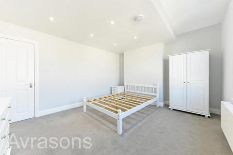 3 bedroom flat to rent, MONTRELL ROAD, BRIXTON HILL
