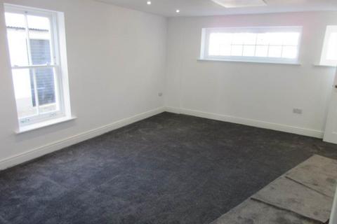 1 bedroom house to rent, R/O Clifftown Parade, Southend On Sea