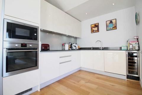 2 bedroom apartment for sale, Halyards Court, Brentford Lock West