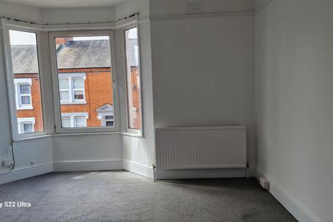 Studio to rent, Allen Road, Abington, Northampton NN1 4NE