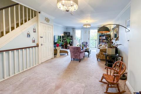 43 Old Mill Place, Wraysbury, Staines-upon-thames, TW19 5LY