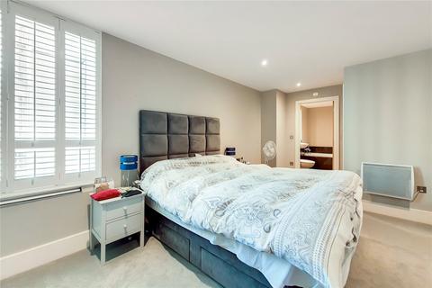 2 bedroom flat for sale, St. George Wharf, London
