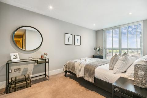 2 bedroom flat for sale, St. George Wharf, London