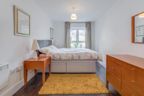 2 bedroom flat for sale, St. Davids Square, London