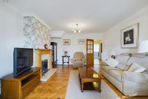 23 Dollicott, Haddenham, Aylesbury, HP17 8JL
