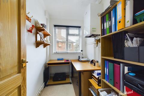 23 Dollicott, Haddenham, Aylesbury, HP17 8JL