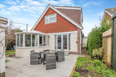 4 bedroom detached house for sale, St. Dials Close, Monmouth