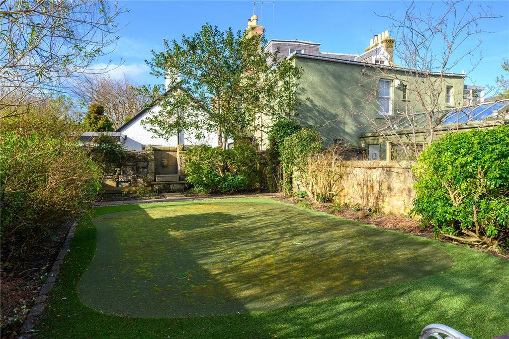 Putting Lawn