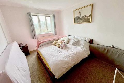 1 bedroom flat for sale, Siskin Close, Bushey, WD23