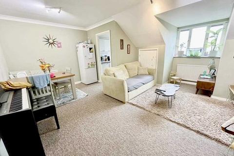 1 bedroom flat for sale, Siskin Close, Bushey, WD23