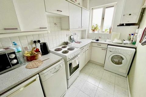 1 bedroom flat for sale, Siskin Close, Bushey, WD23