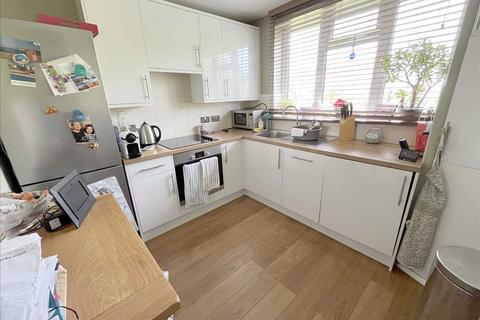 12 Moat Close, Bushey, WD23 3BS
