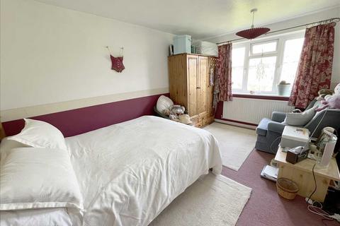 12 Moat Close, Bushey, WD23 3BS