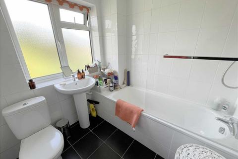 12 Moat Close, Bushey, WD23 3BS